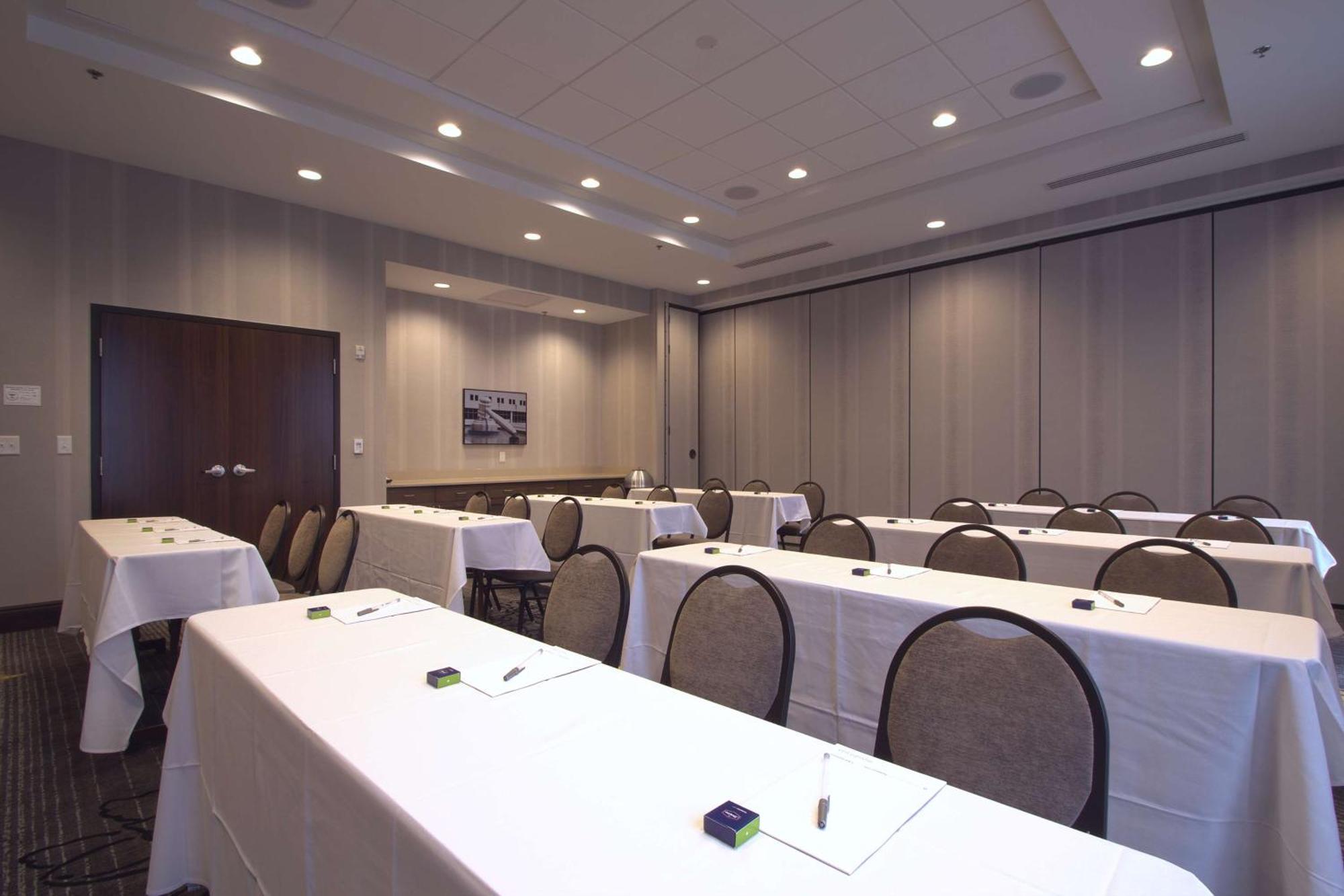Hampton Inn & Suites Columbus/University Area Екстер'єр фото