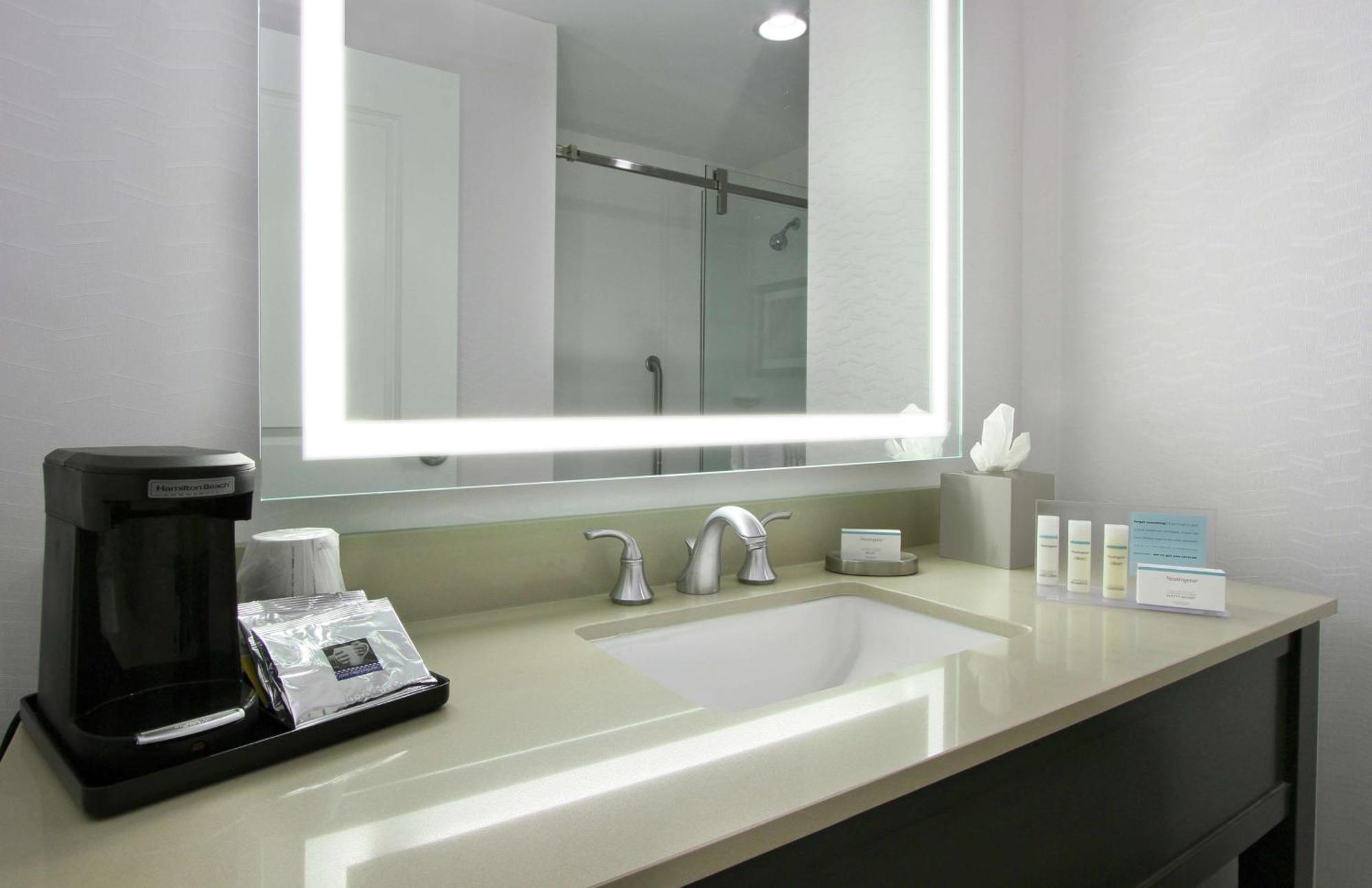 Hampton Inn & Suites Columbus/University Area Екстер'єр фото