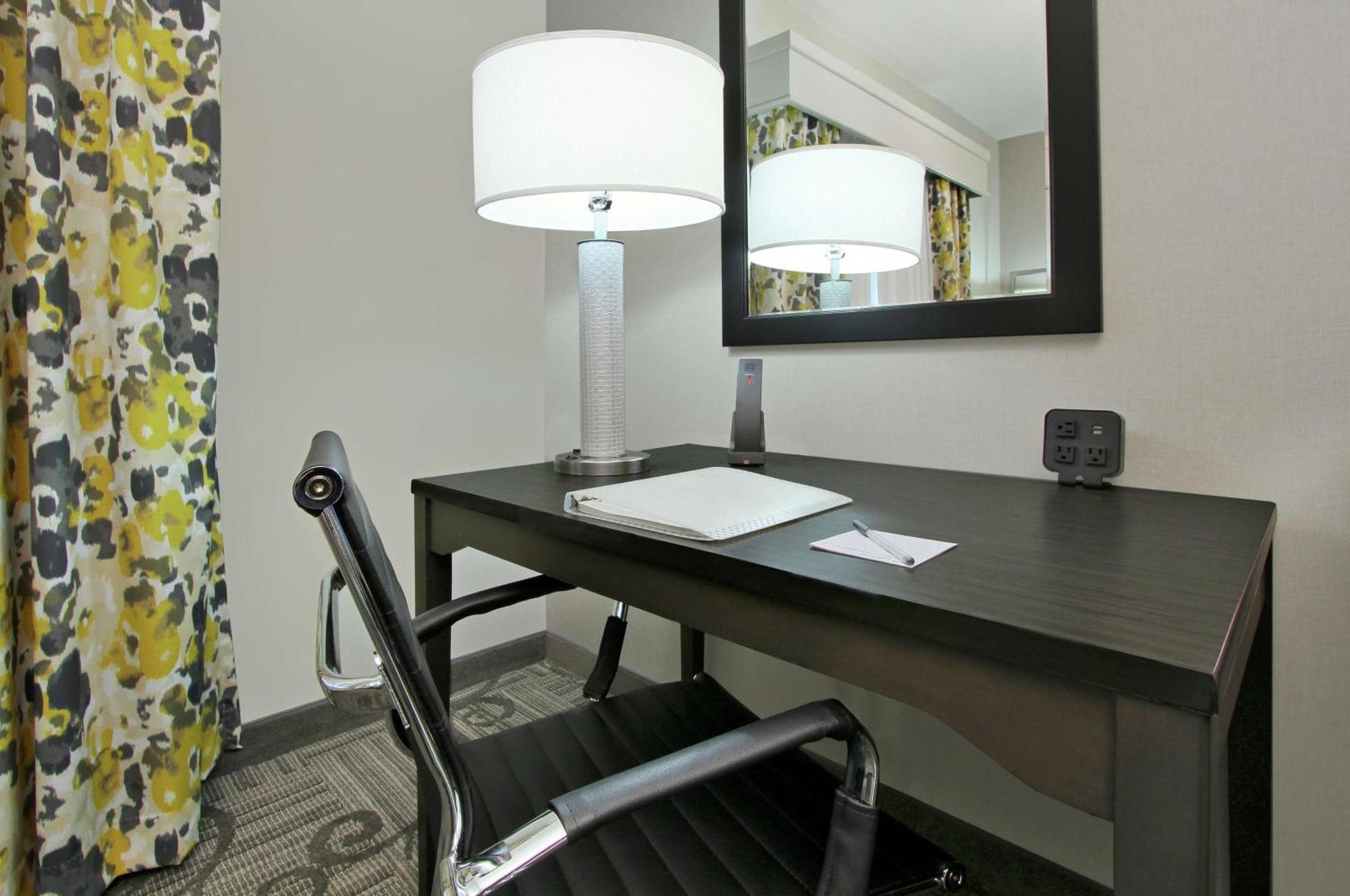 Hampton Inn & Suites Columbus/University Area Екстер'єр фото