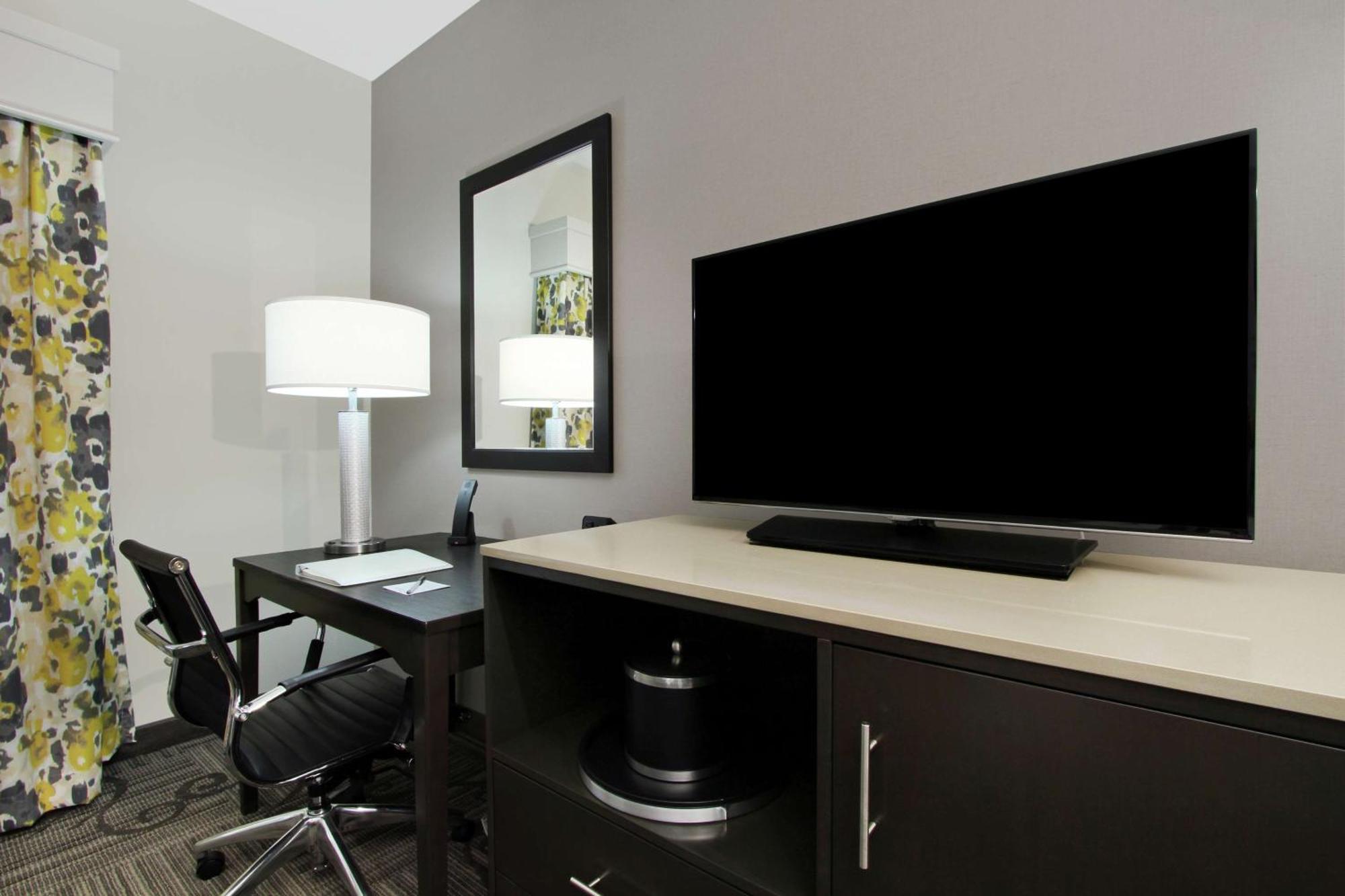 Hampton Inn & Suites Columbus/University Area Екстер'єр фото