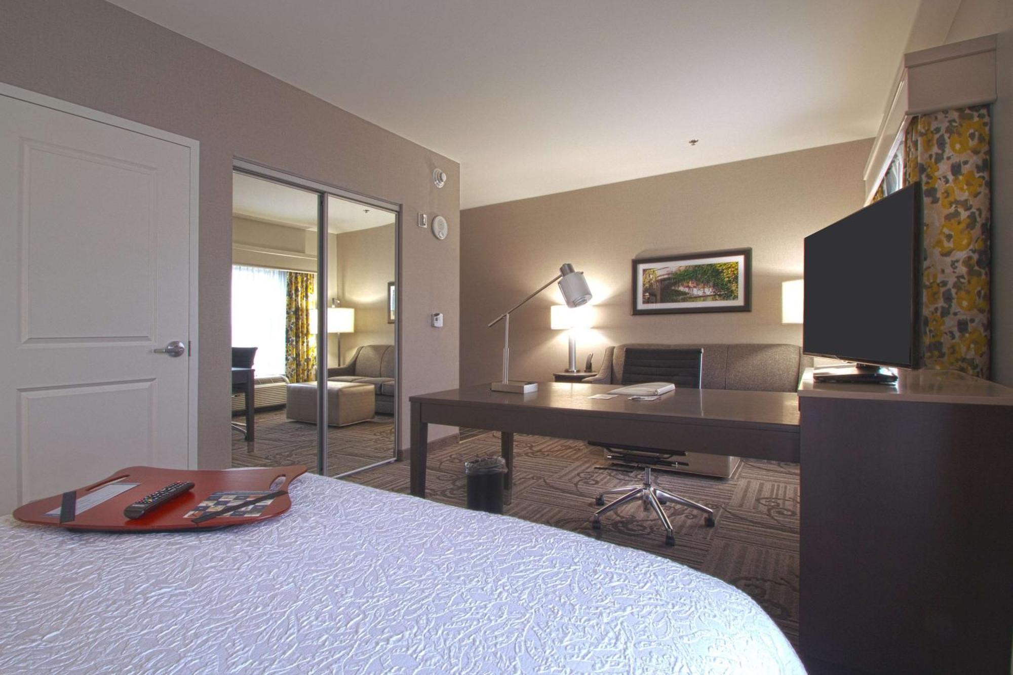 Hampton Inn & Suites Columbus/University Area Екстер'єр фото