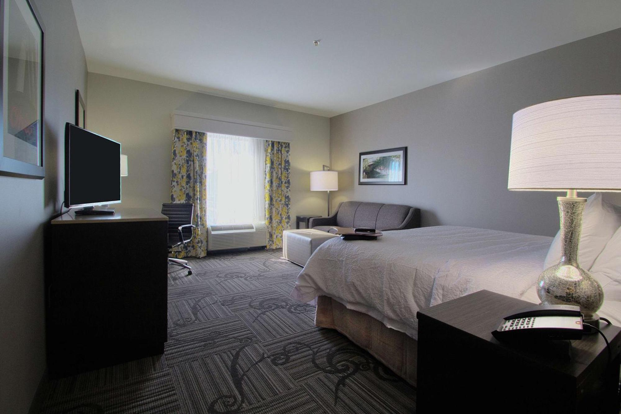 Hampton Inn & Suites Columbus/University Area Екстер'єр фото