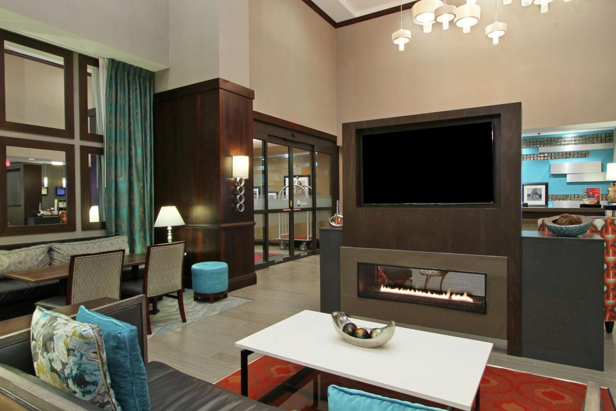 Hampton Inn & Suites Columbus/University Area Екстер'єр фото