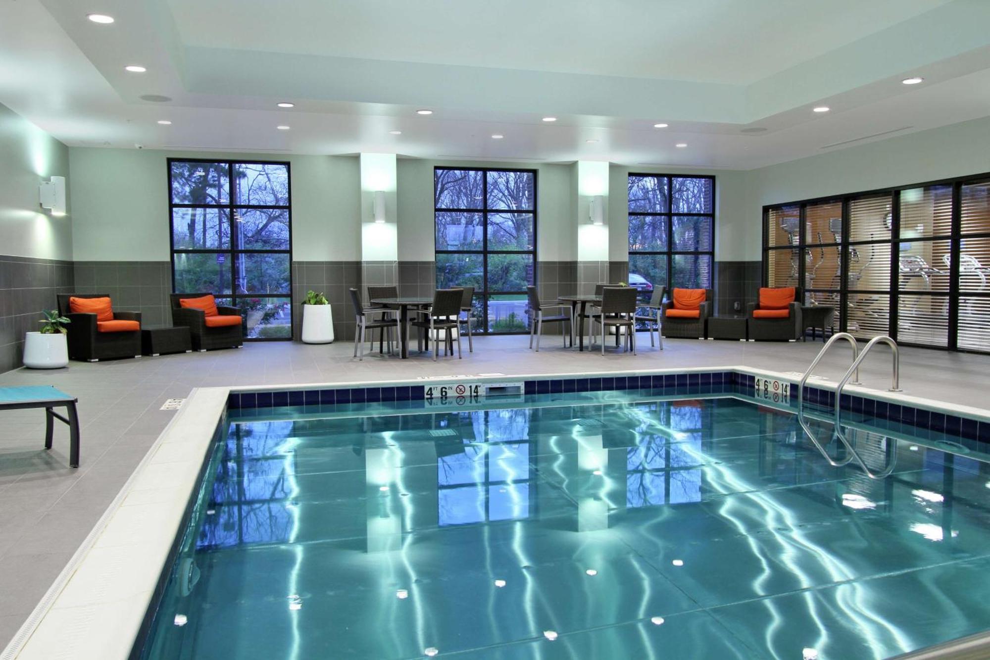 Hampton Inn & Suites Columbus/University Area Екстер'єр фото