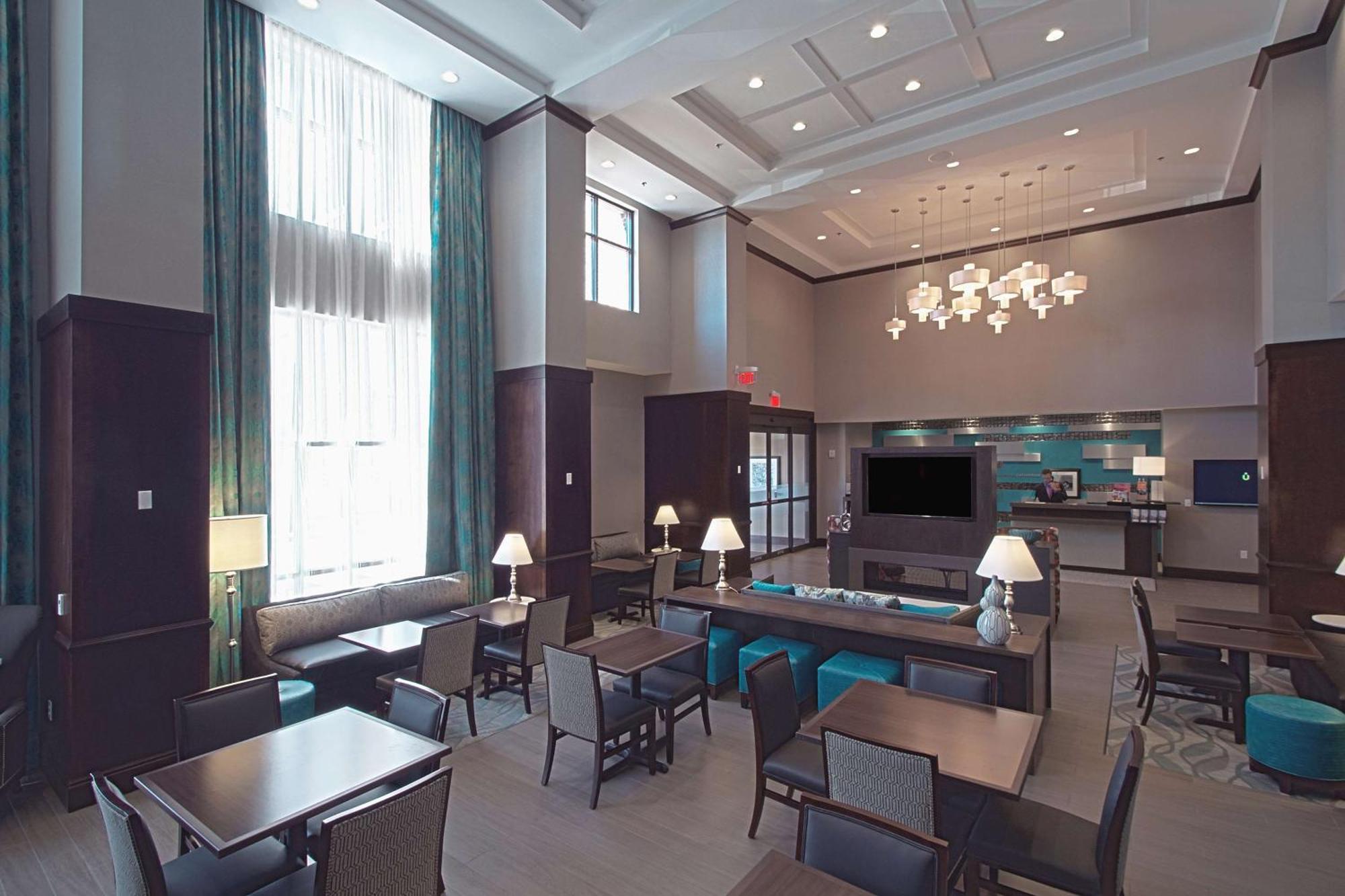 Hampton Inn & Suites Columbus/University Area Екстер'єр фото