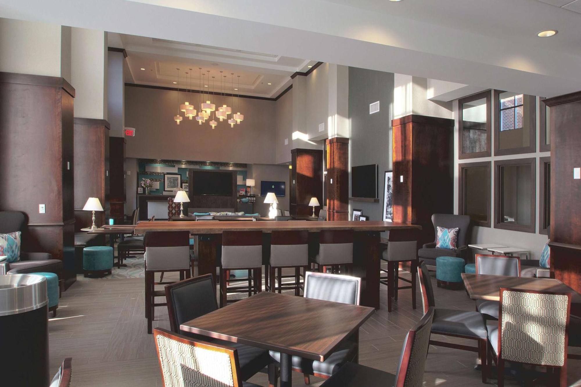 Hampton Inn & Suites Columbus/University Area Екстер'єр фото